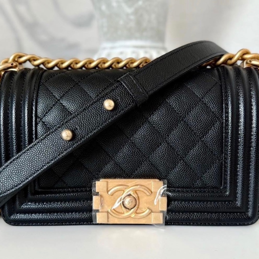 Chanel boy 8